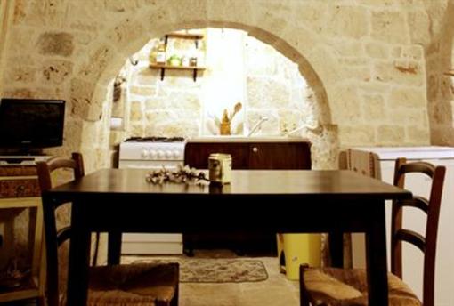 фото отеля Trullo Del Melograno Bed and Breakfast Castellana Grotte