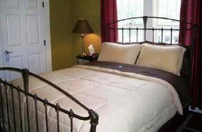 фото отеля Booker-Lewis House Bed and Breakfast