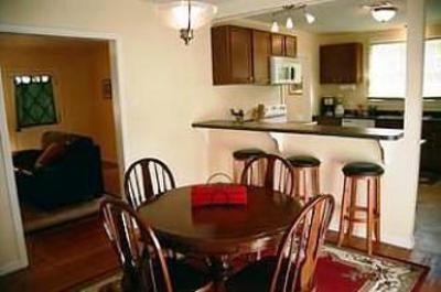 фото отеля Booker-Lewis House Bed and Breakfast