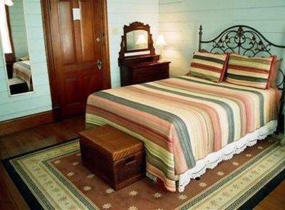 фото отеля Booker-Lewis House Bed and Breakfast