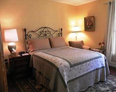 фото отеля Booker-Lewis House Bed and Breakfast