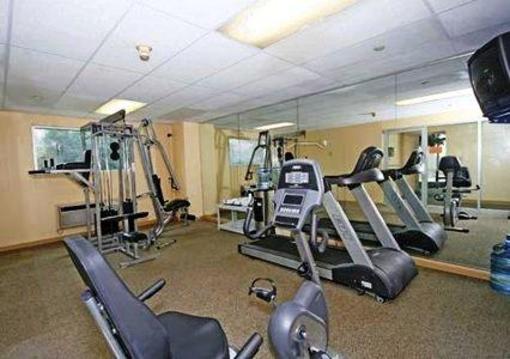 фото отеля Quality Inn and Suites Airpark East