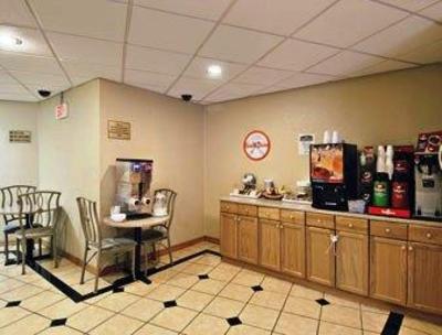 фото отеля Howard Johnson Express Inn Bronx