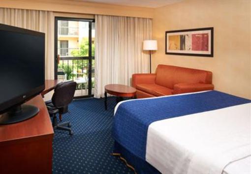 фото отеля Courtyard by Marriott Chicago Deerfield