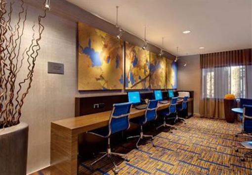 фото отеля Courtyard by Marriott Madison East