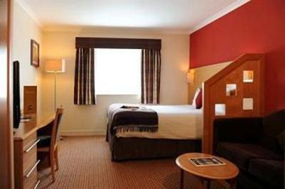 фото отеля Village Hotel Cardiff