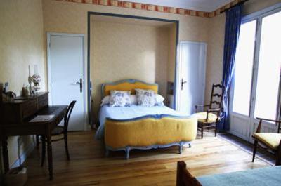 фото отеля La Maison Blanche Lorp Sentaraille