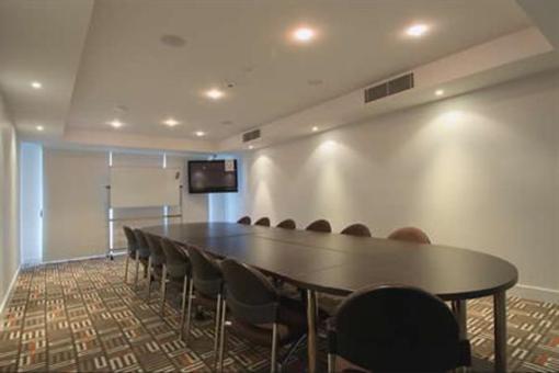фото отеля Chancellor Executive Apartments Gold Coast