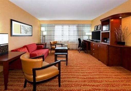 фото отеля Courtyard by Marriott Fort Wayne Downtown at the Grand Wayne Center