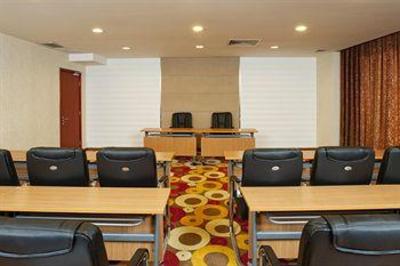 фото отеля Holiday Inn Express Tianjin Dongli