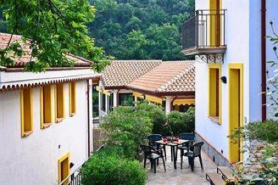 фото отеля Borgo San Francesco Bed & Breakfast Gioiosa Marea