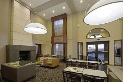 фото отеля Travelodge Oshawa Whitby