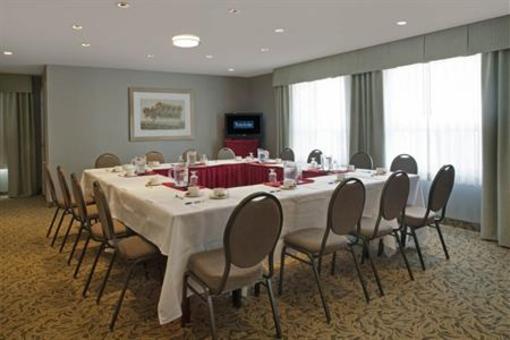 фото отеля Travelodge Oshawa Whitby
