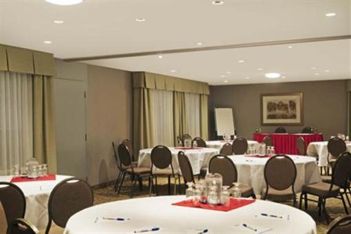 фото отеля Travelodge Oshawa Whitby