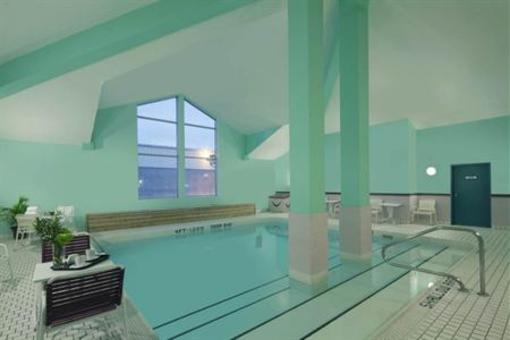 фото отеля Travelodge Oshawa Whitby