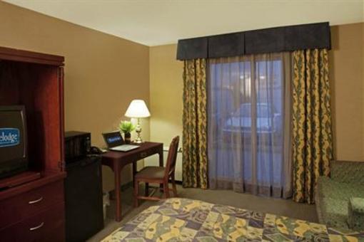 фото отеля Travelodge Oshawa Whitby