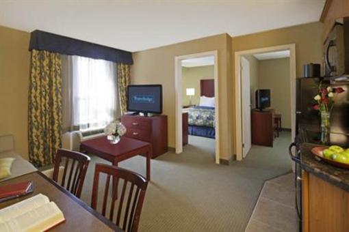 фото отеля Travelodge Oshawa Whitby