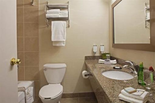 фото отеля Travelodge Oshawa Whitby