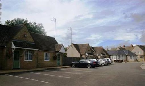 фото отеля Queens Head Inn Nassington Peterborough