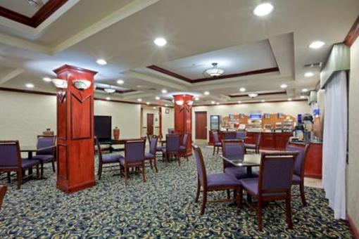 фото отеля Holiday Inn Express Hotel & Suites Pampa