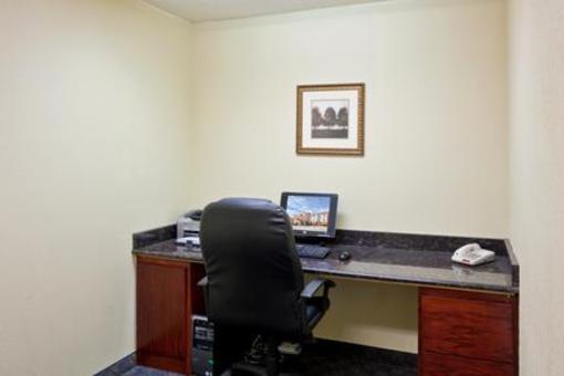 фото отеля Holiday Inn Express Hotel & Suites Pampa