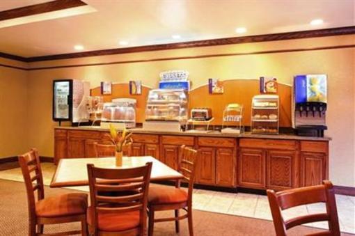 фото отеля Holiday Inn Express Hotel & Suites Mattoon