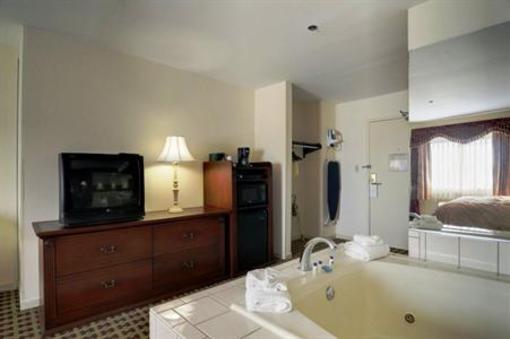 фото отеля Best Western Plus Oakbrook Inn