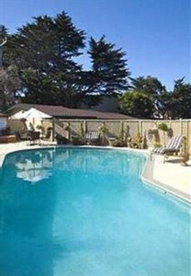 фото отеля Sea Breeze Inn & Cottages