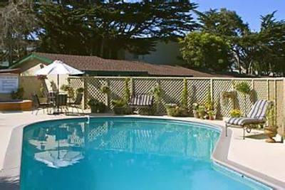 фото отеля Sea Breeze Inn & Cottages