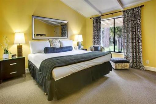 фото отеля Sea Breeze Inn & Cottages