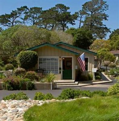 фото отеля Sea Breeze Inn & Cottages