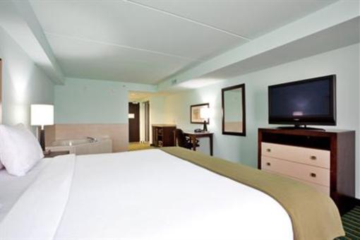 фото отеля Holiday Inn Express Hotel & Suites Norfolk International Airport