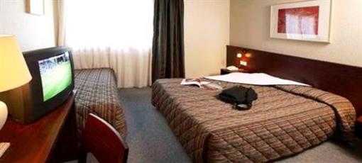 фото отеля Kyriad Hotel Nemours