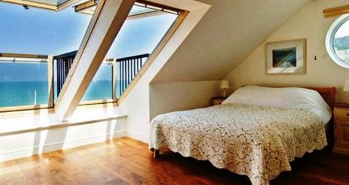 фото отеля Tolcarne Beach Apartments Newquay