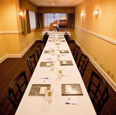 фото отеля Holiday Inn Express Grover Beach-Pismo Beach Area