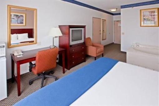 фото отеля Holiday Inn Express Elkhart North - I-80 90 Ex. 92