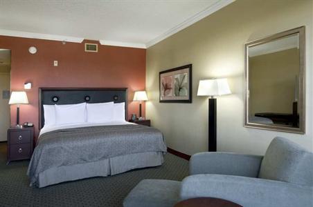фото отеля Hilton Charlotte Executive Park