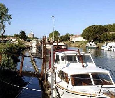 фото отеля Hotel Canal Aigues-Mortes