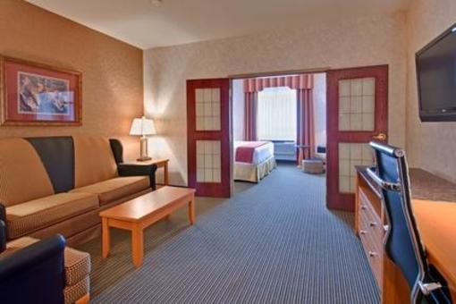 фото отеля Holiday Inn Express Hotel & Suites Calgary South