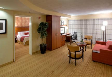 фото отеля Courtyard Providence Lincoln