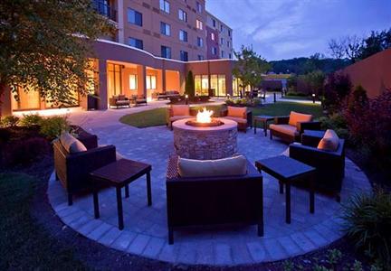 фото отеля Courtyard Providence Lincoln