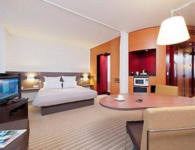фото отеля Suite Novotel Paris Porte de Montreuil