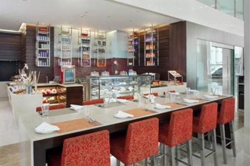 фото отеля Holiday Inn Mumbai International Airport