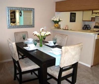 фото отеля Fairlane Meadow Apartments Dearborn