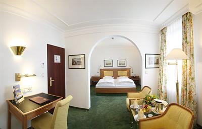 фото отеля Hotel Reutemann und Seegarten