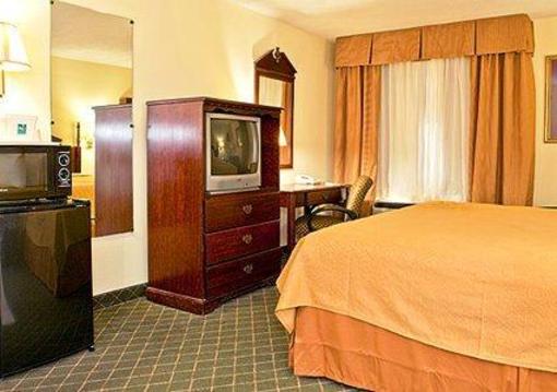 фото отеля Quality Inn Saraland