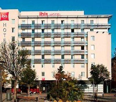 фото отеля Hotel Ibis Paris Porte De Clichy Centre