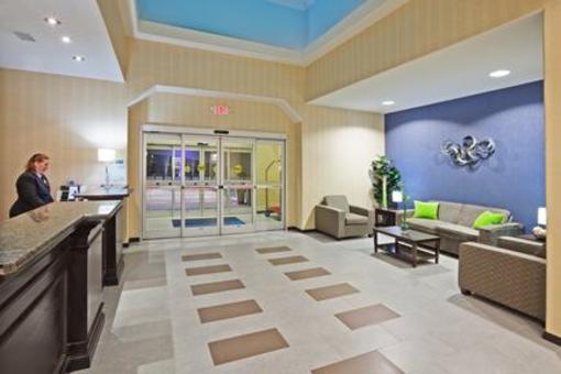 фото отеля Holiday Inn Express Hotel & Suites Okmulgee