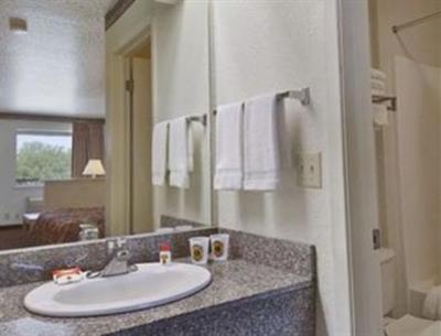фото отеля Super 8 Motel San Antonio Near Seaworld