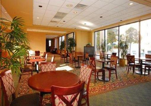 фото отеля Comfort Suites North Raleigh